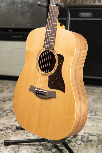 Taylor Academy 10e Dreadnought Acoustic/Electric Guitar with Gig Bag