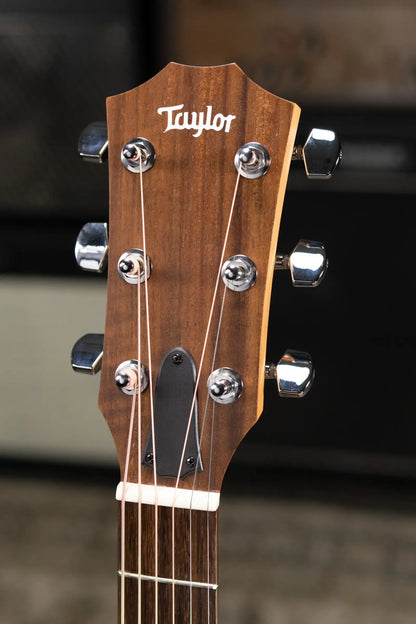 Taylor Academy 10e Dreadnought Acoustic/Electric Guitar with Gig Bag