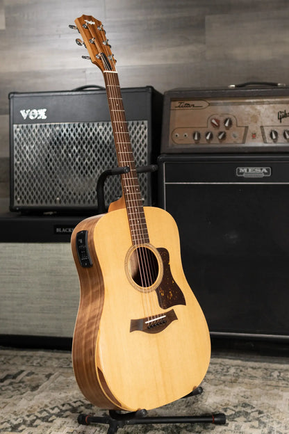 Taylor Academy 10e Dreadnought Acoustic/Electric Guitar with Gig Bag