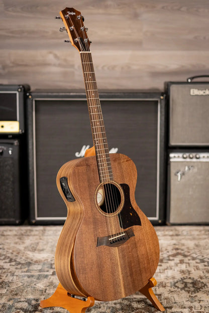 Taylor Academy 22e Grand Concert Acoustic/Electric Guitar with Gig Bag