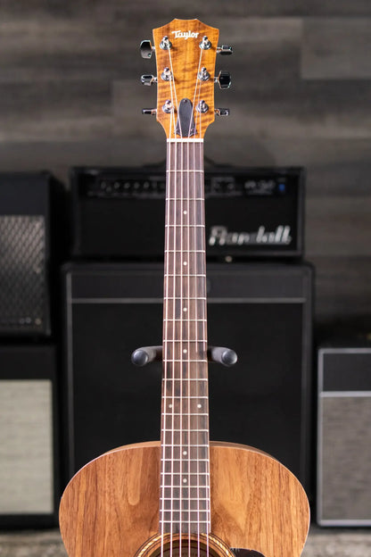 Taylor Academy 22e Grand Concert Acoustic/Electric Guitar with Gig Bag