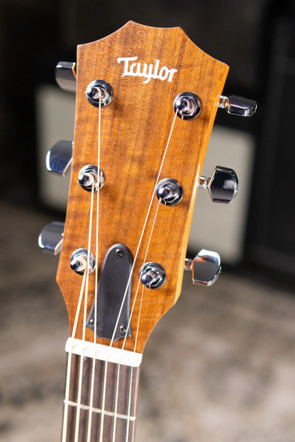 Taylor Academy 22e Grand Concert Acoustic/Electric Guitar with Gig Bag