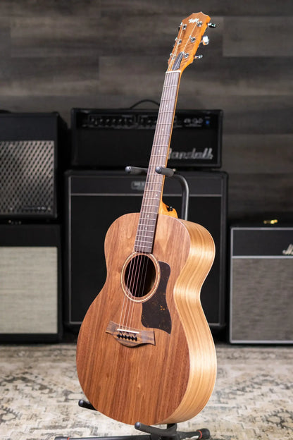 Taylor Academy 22e Grand Concert Acoustic/Electric Guitar with Gig Bag