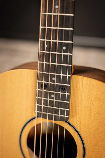 Taylor BT1e Baby Taylor Acoustic/Electric Guitar with Gig Bag