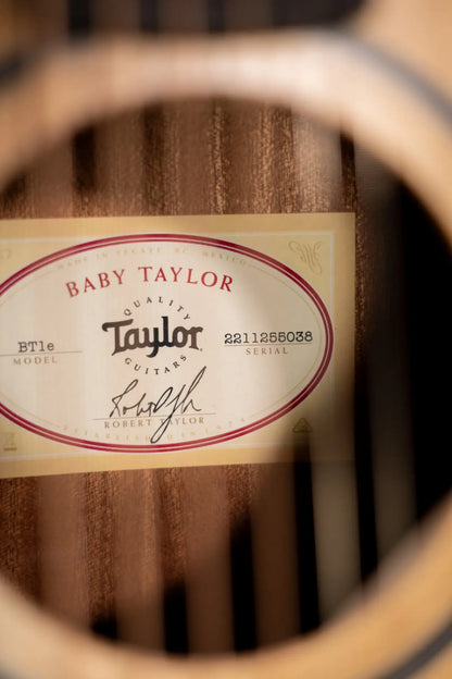 Taylor BT1e Baby Taylor Acoustic/Electric Guitar with Gig Bag