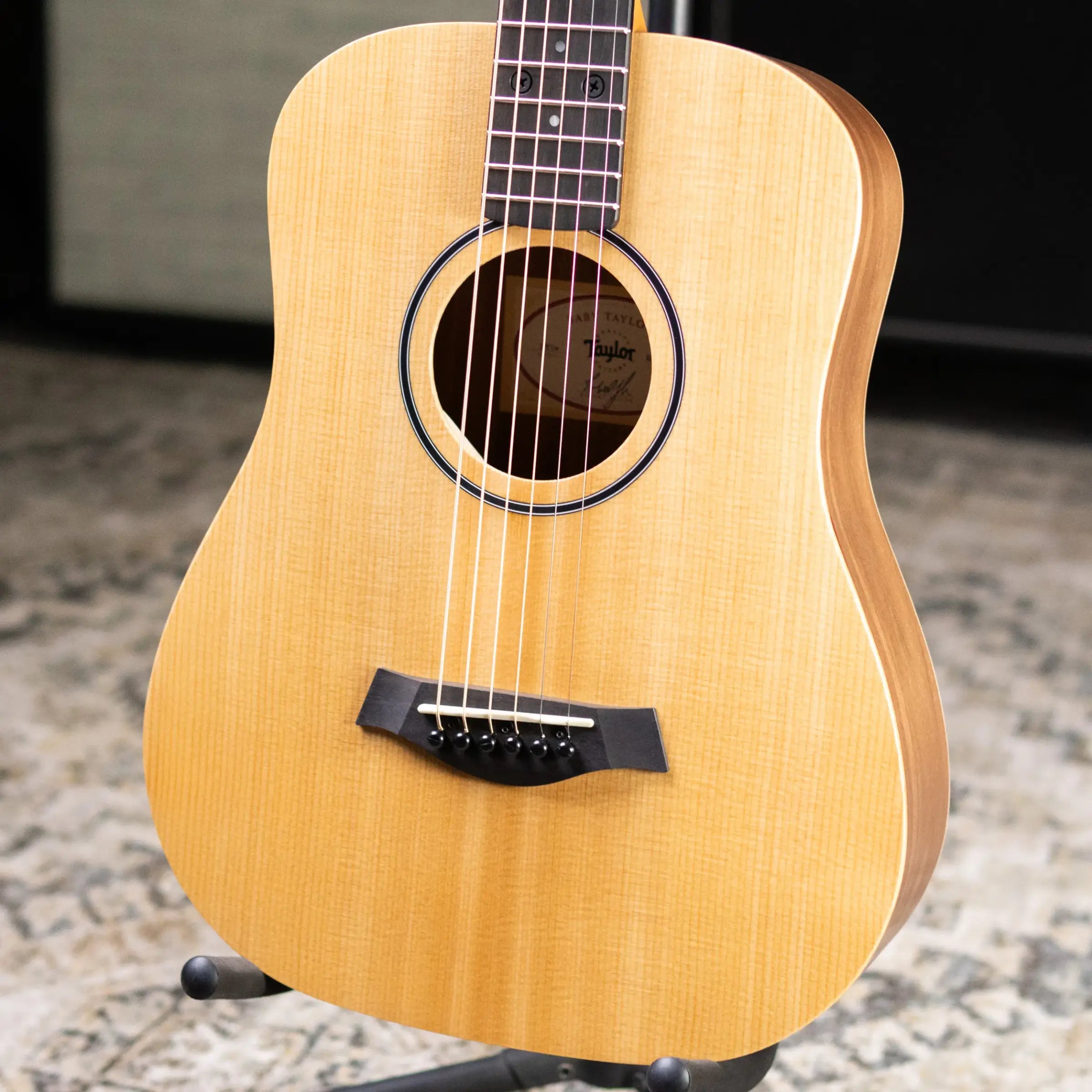 Taylor BT1e Baby Taylor Acoustic/Electric Guitar with Gig Bag