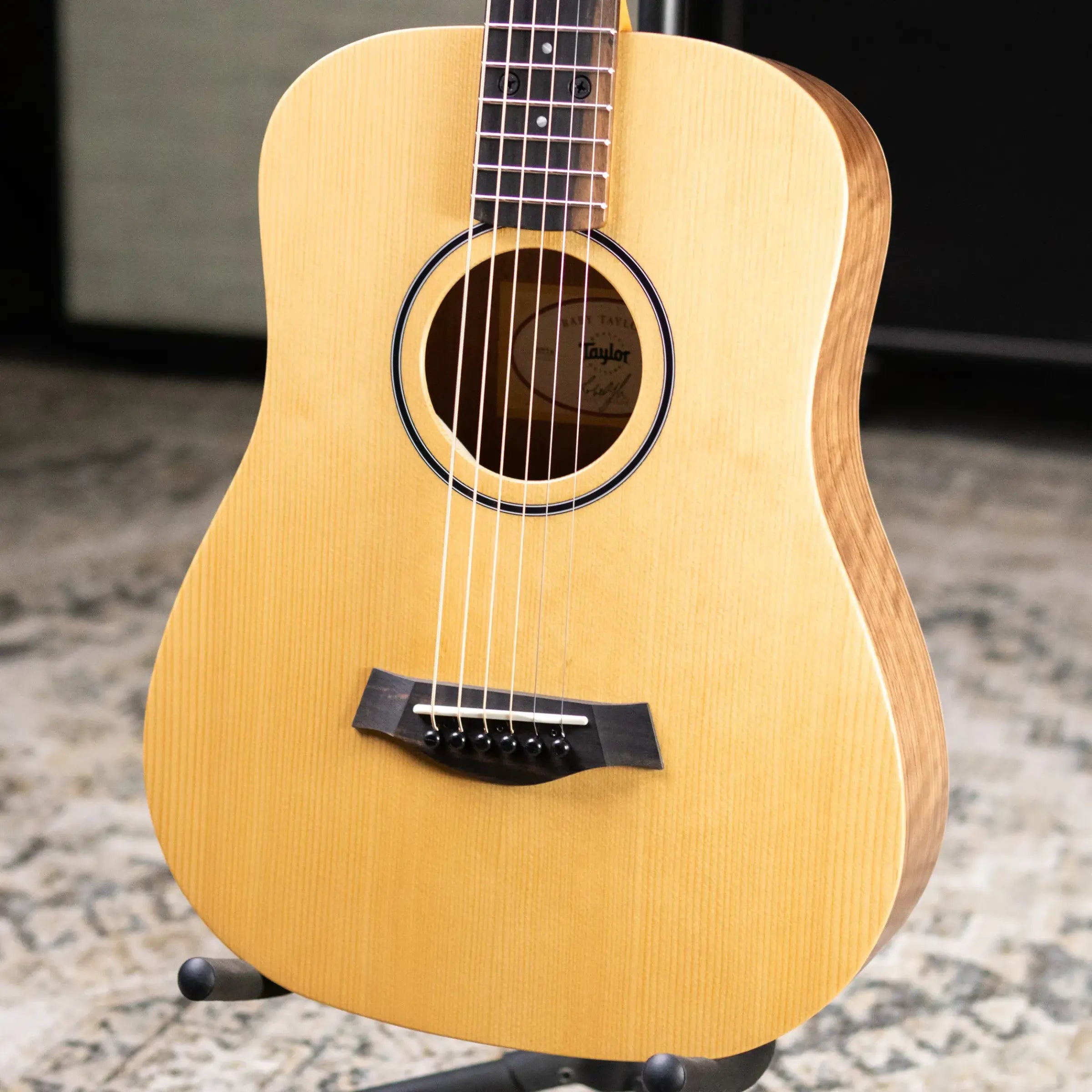 Taylor BT1e Baby Taylor Acoustic/Electric Guitar with Gig Bag
