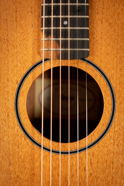 Taylor BT2 Baby Taylor Acoustic Guitar with Gig Bag