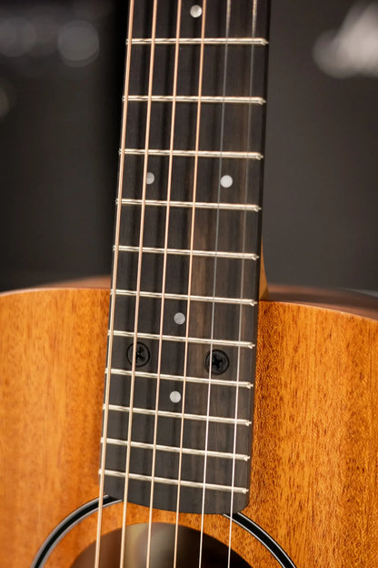 Taylor BT2 Baby Taylor Acoustic Guitar with Gig Bag