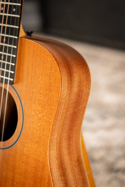 Taylor BT2 Baby Taylor Acoustic Guitar with Gig Bag