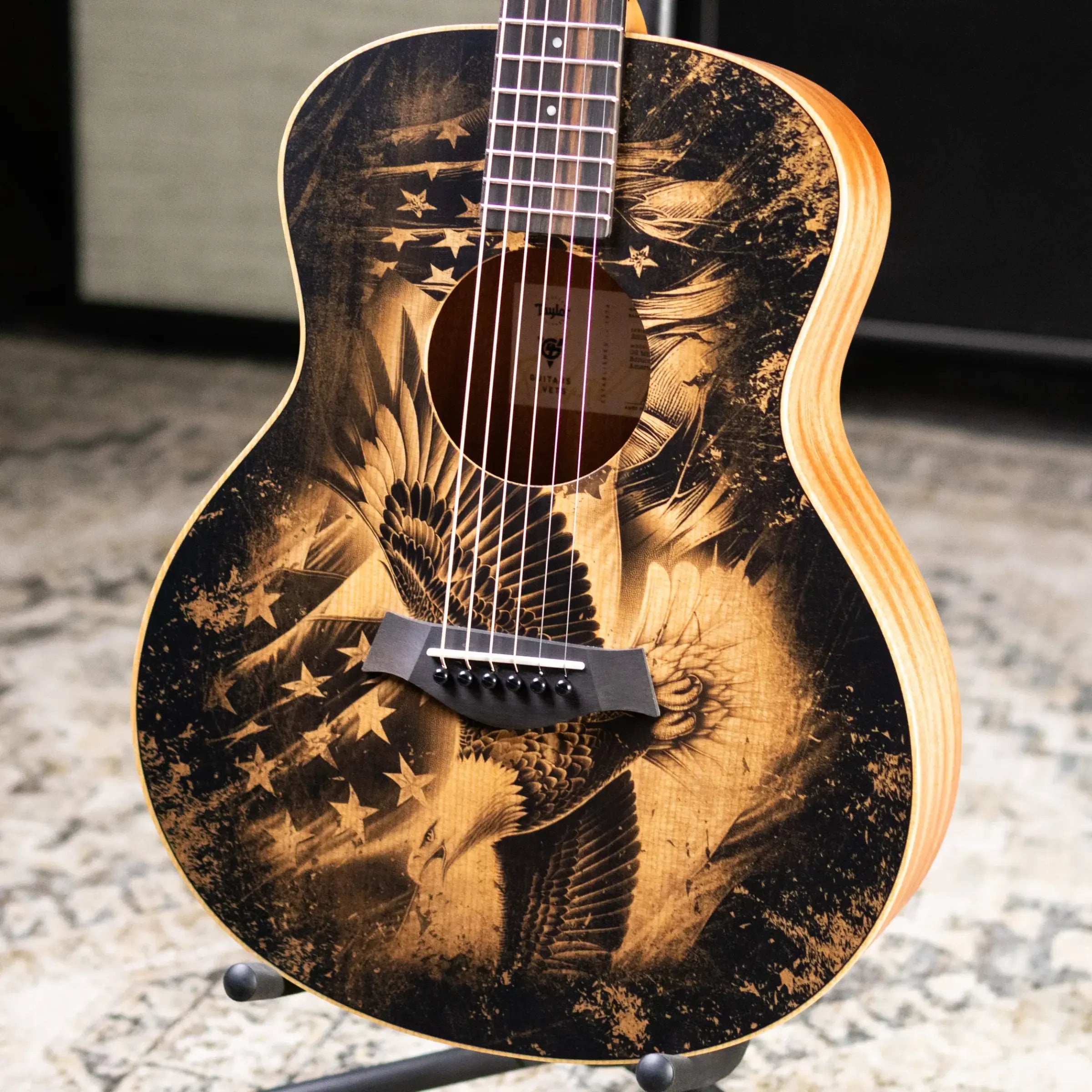 Taylor GS Mini Special Edition Guitars 4 Veterans Acoustic Guitar with GS Mini Bag