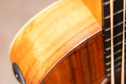 Taylor GS Mini-e Koa Bass with Gig Bag - Floor Model