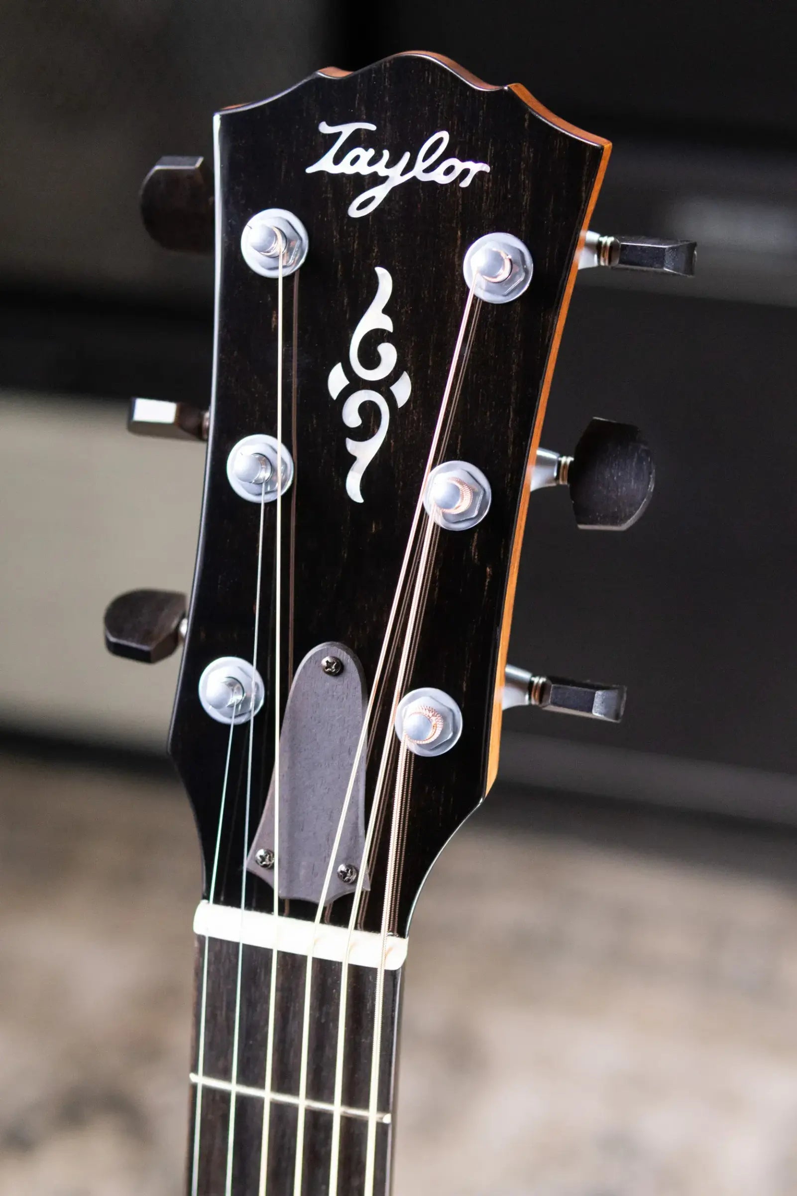 Taylor Gold Label 814e Left-Handed Super Auditorium Acoustic/Electric Guitar - Natural with Hardshell Case