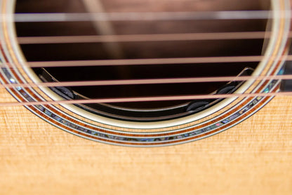 Taylor Gold Label 814e Left-Handed Super Auditorium Acoustic/Electric Guitar - Natural with Hardshell Case
