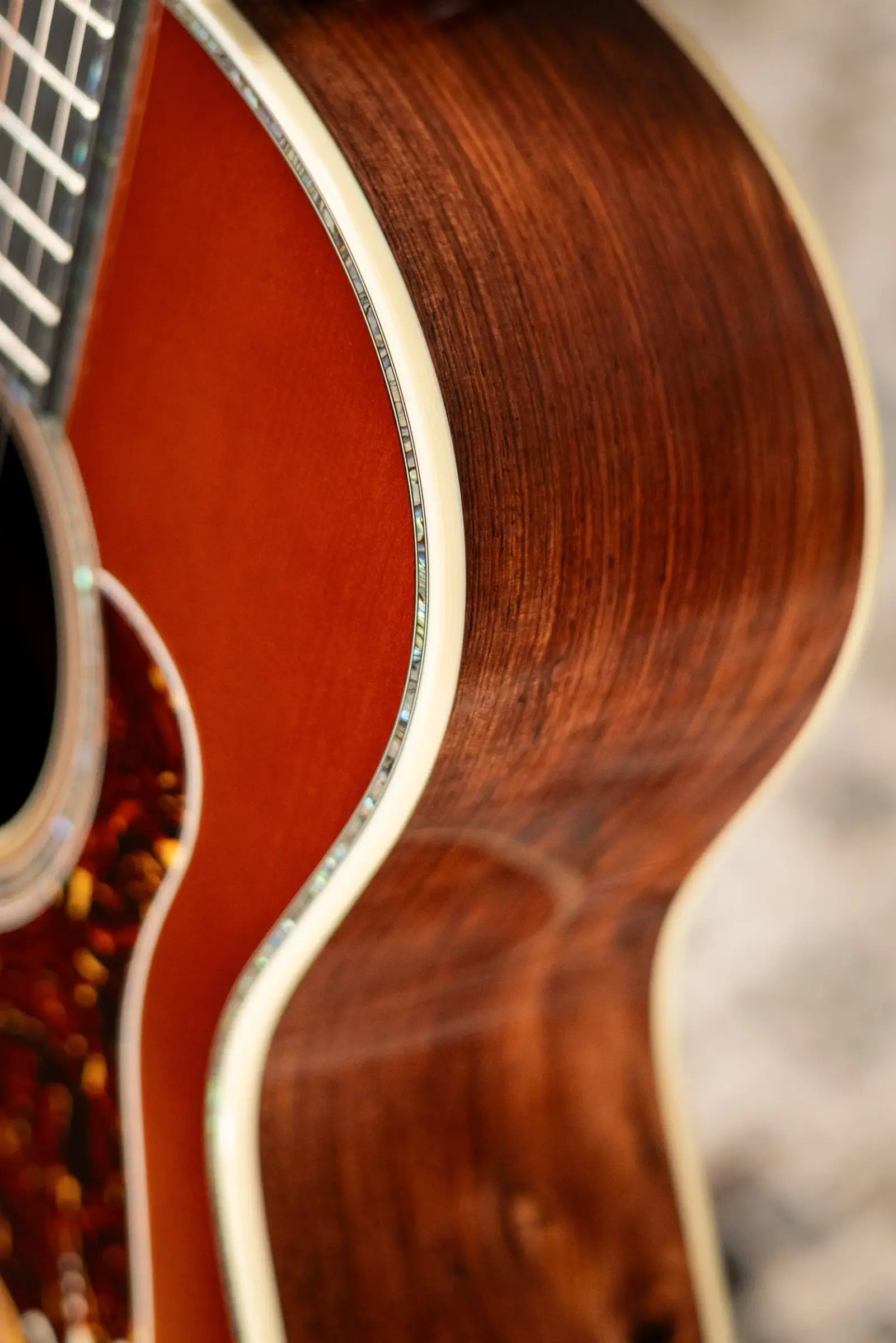 Taylor Gold Label 914e SB Super Auditorium Acoustic/Electric Guitar - Sunburst with Hardshell Case