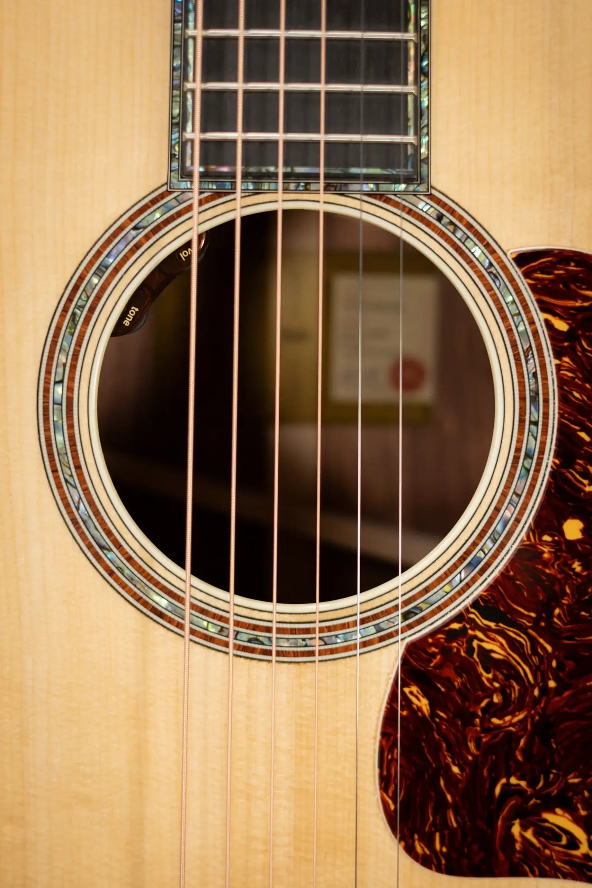 Taylor Gold Label 914e Super Auditorium Acoustic/Electric Guitar with Hardshell Case - Demo