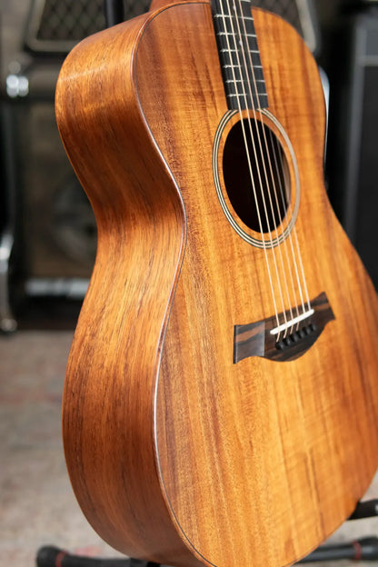 Taylor JCSM-6 Jacob Collier Signature Acoustic/Electric Guitar with Hardshell Case - Demo