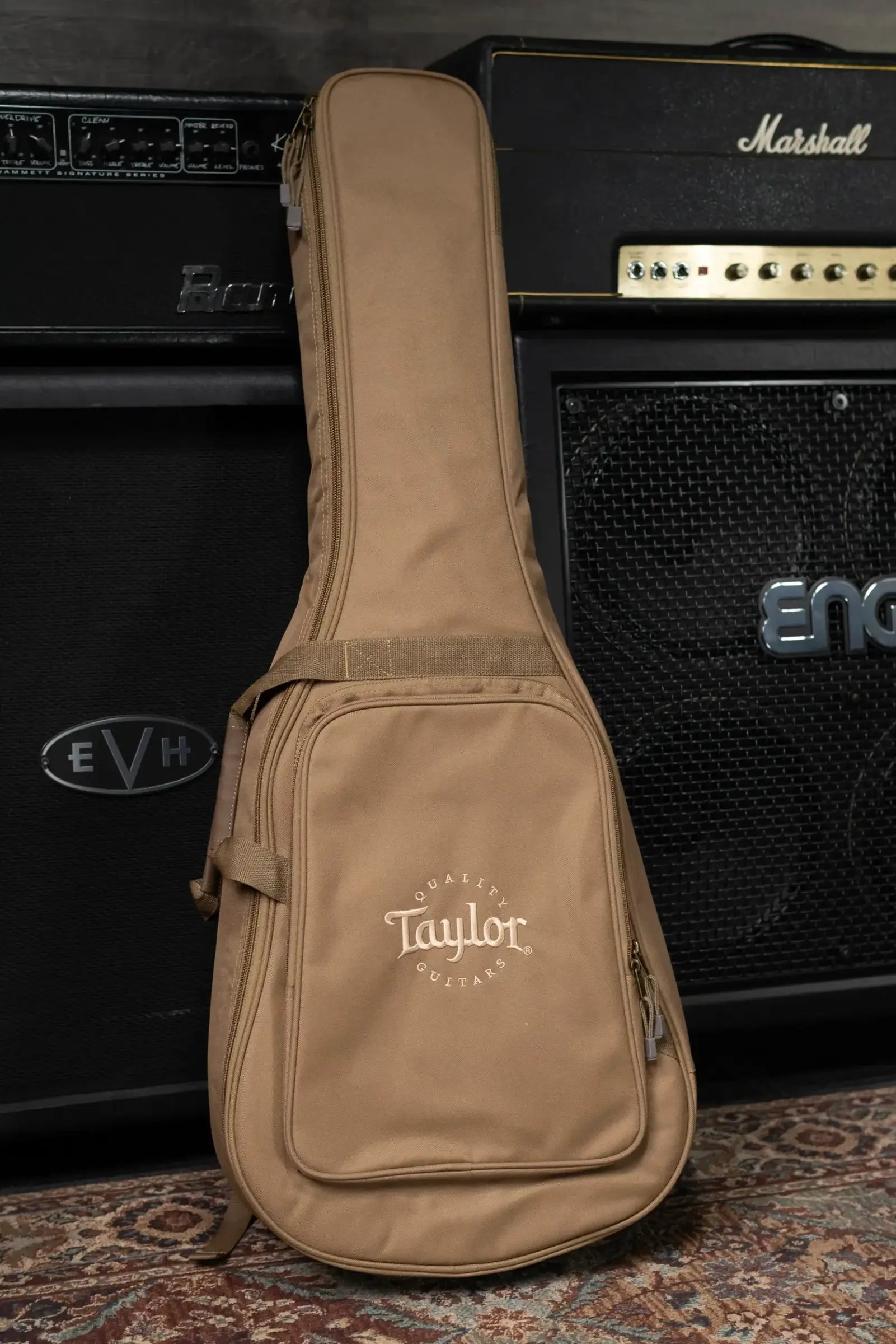 Taylor Jacob Collier Academy 22e 5-String Grand Concert Acoustic/Electric Guitar with Gig Bag