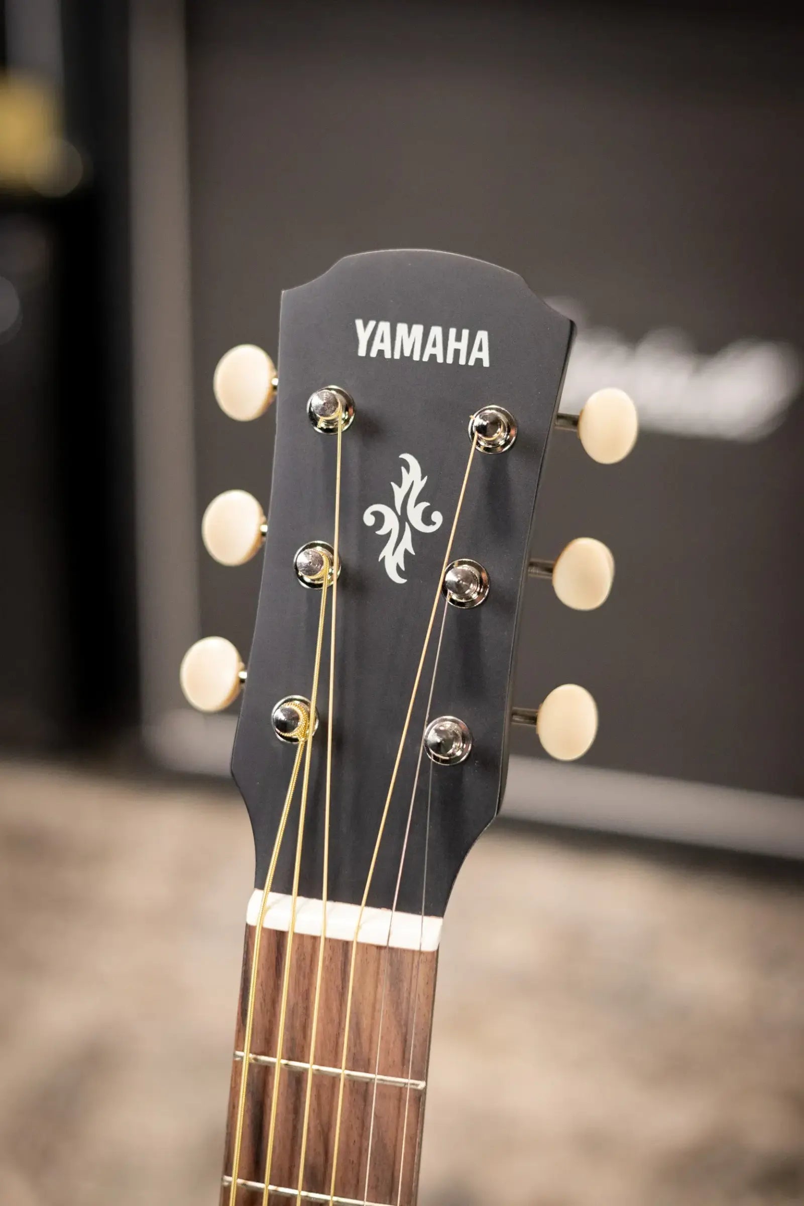 Yamaha APXT2 3/4-Size Thin-Line Cutaway Acoustic/Electric Guitar - Black with Gig Bag