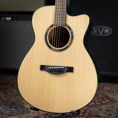 Yamaha TAS1 C Concert Cutaway Acoustic/Electric Guitar - Natural with Gig Bag