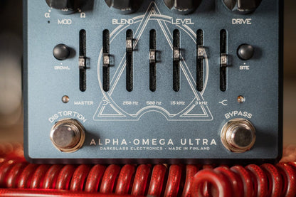 Darkglass Alpha Omega Ultra V2 Bass Preamp Bass Pedal with Aux In - Floor Model