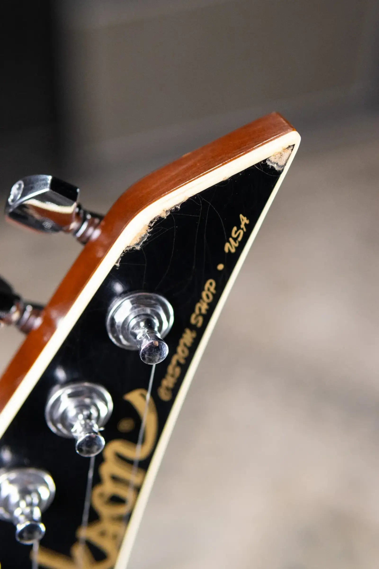 Jackson Custom Shop USA Special Edition Kelly Electric Guitar -  Nitro-Relic Tour Gold Top with Hardshell Case