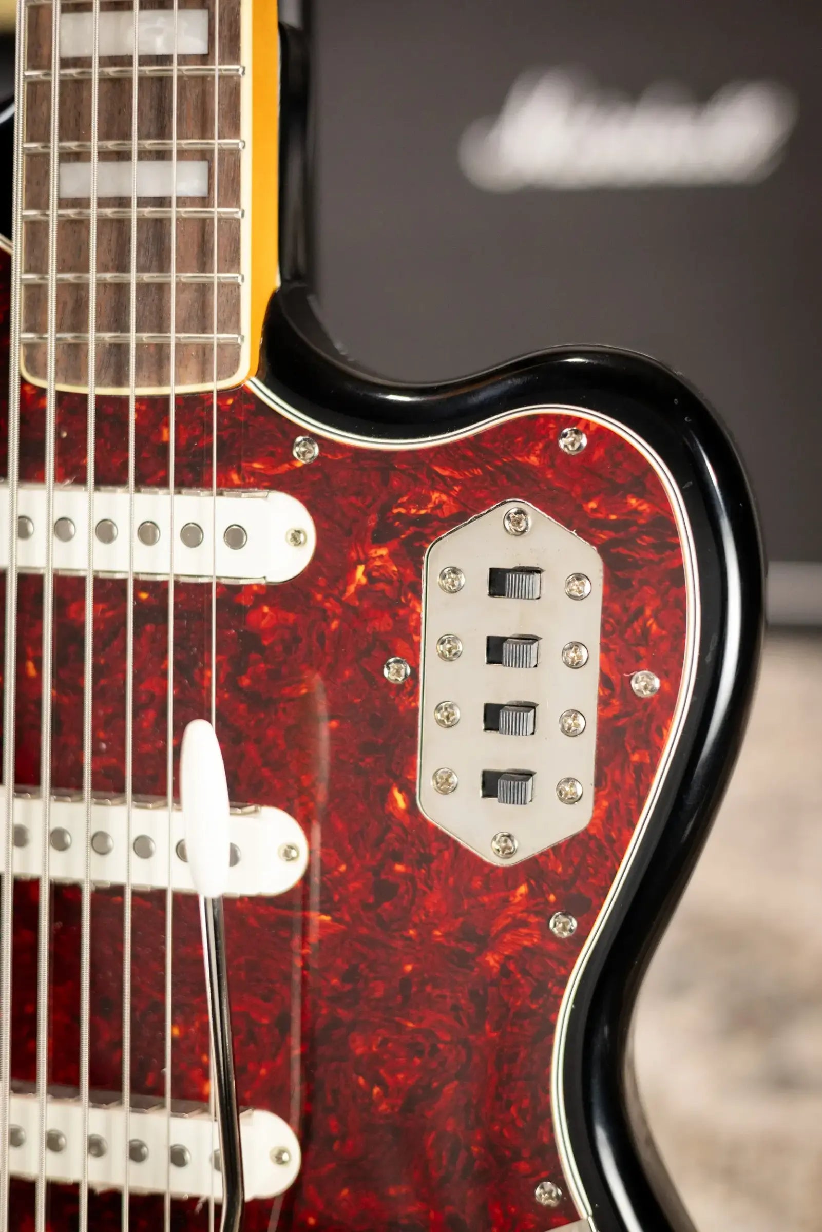 Squier Bass VI - Black - Used