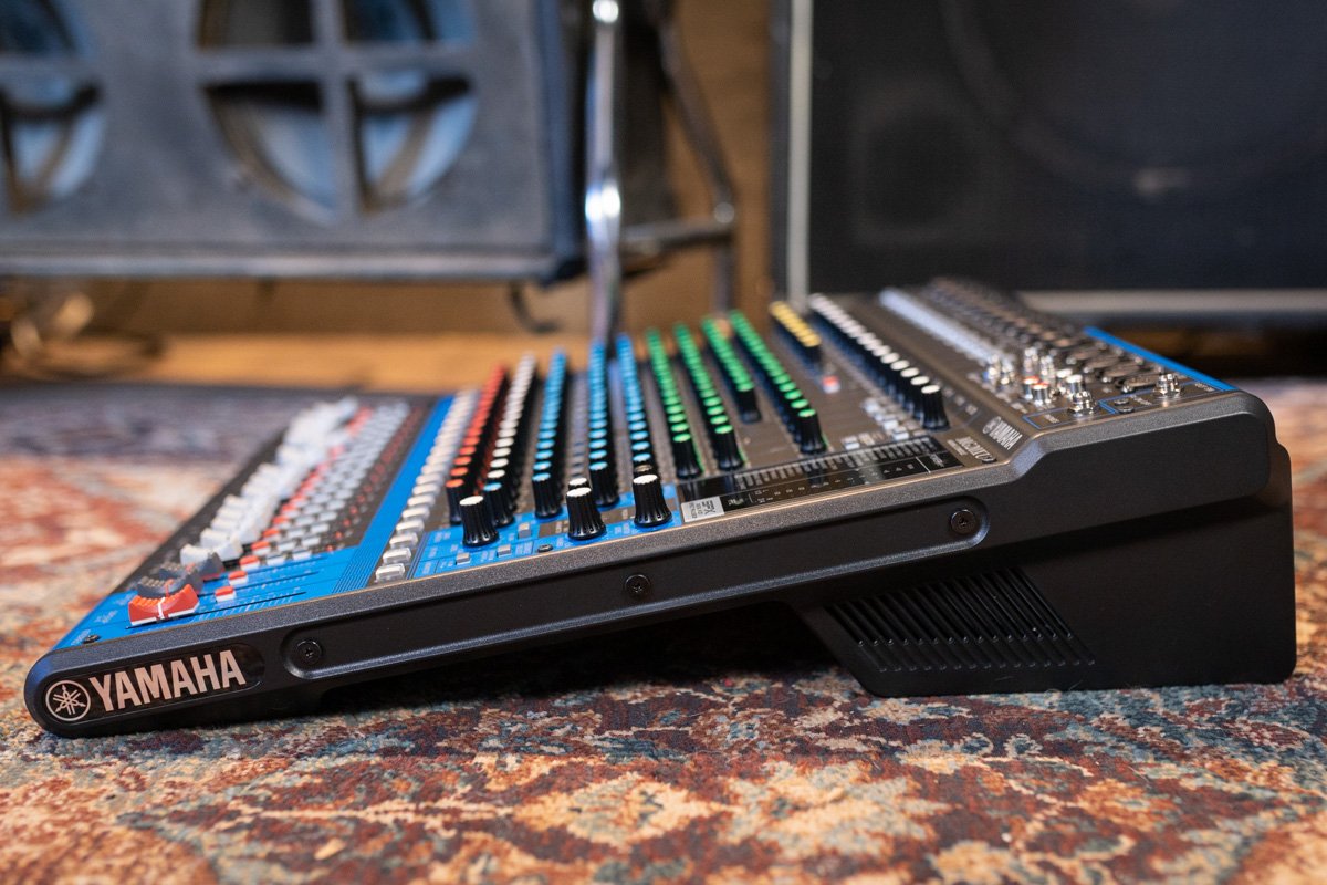 Yamaha MG20XU 20-Channel Analog Mixer with Effects & USB Interface